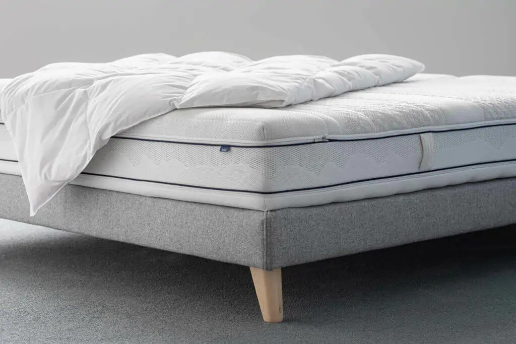BICO Matratze Bodypro auf Bettgestell mit Duvet