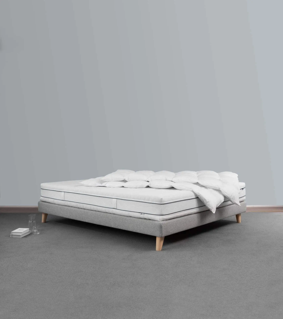 BICO Matratze Climapro h1238 auf Bettgestell mit Duvet eingerichtet