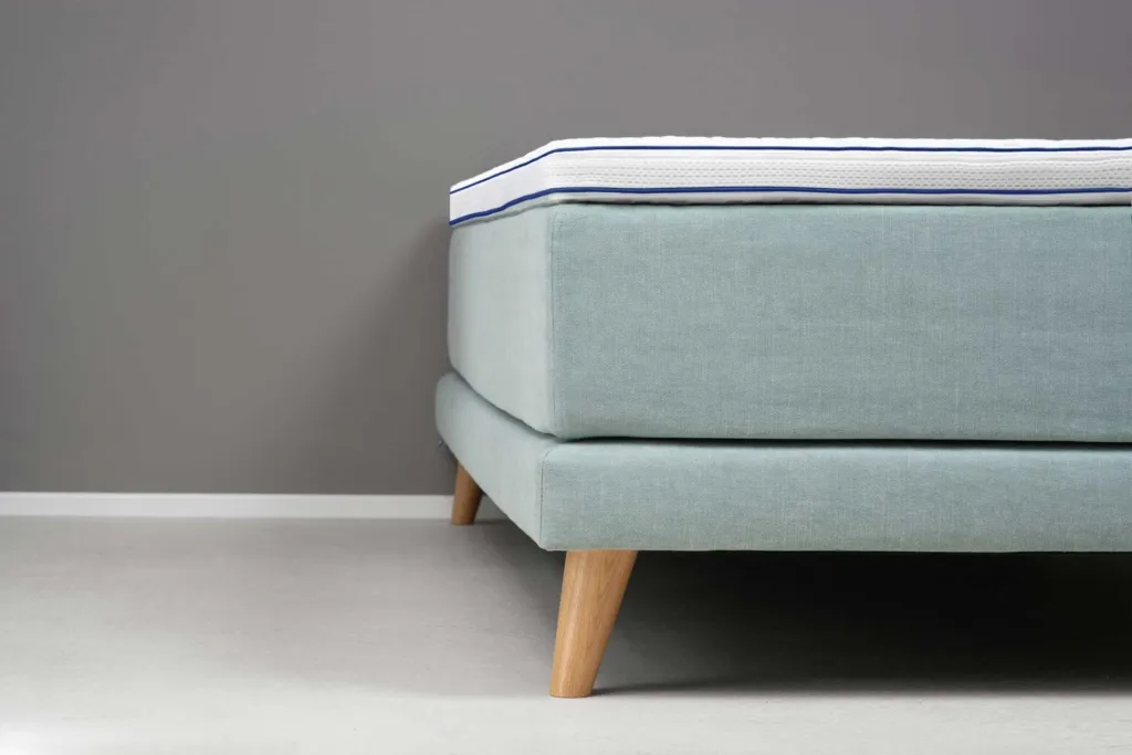 BICO Boxspringbett Isabelle Skyline Detail Holzfuss